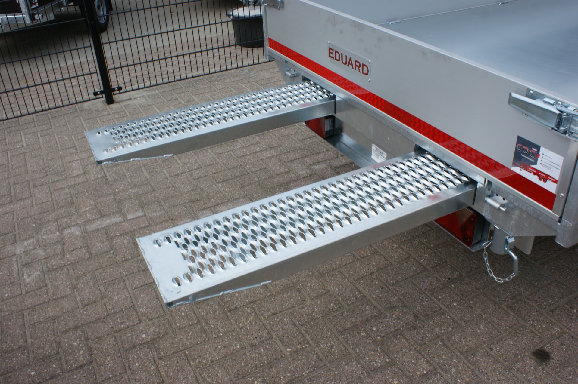 Eduard multitransporter met aluminium stalen oprijplaten